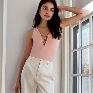 Sold out online🔥New Wilfred bodysuit